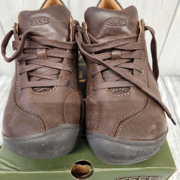 KEEN Women's size 8Leather Low Height Snaeker walking shoe - Picture 9 of 10